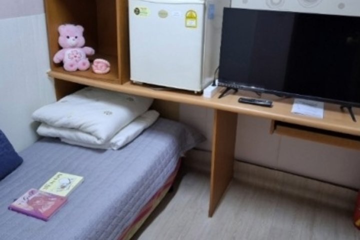 Isaac Minitel Goshiwon